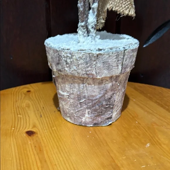 Rustic Pinecone and Burlap Holiday Decor - Picture 7 of 9